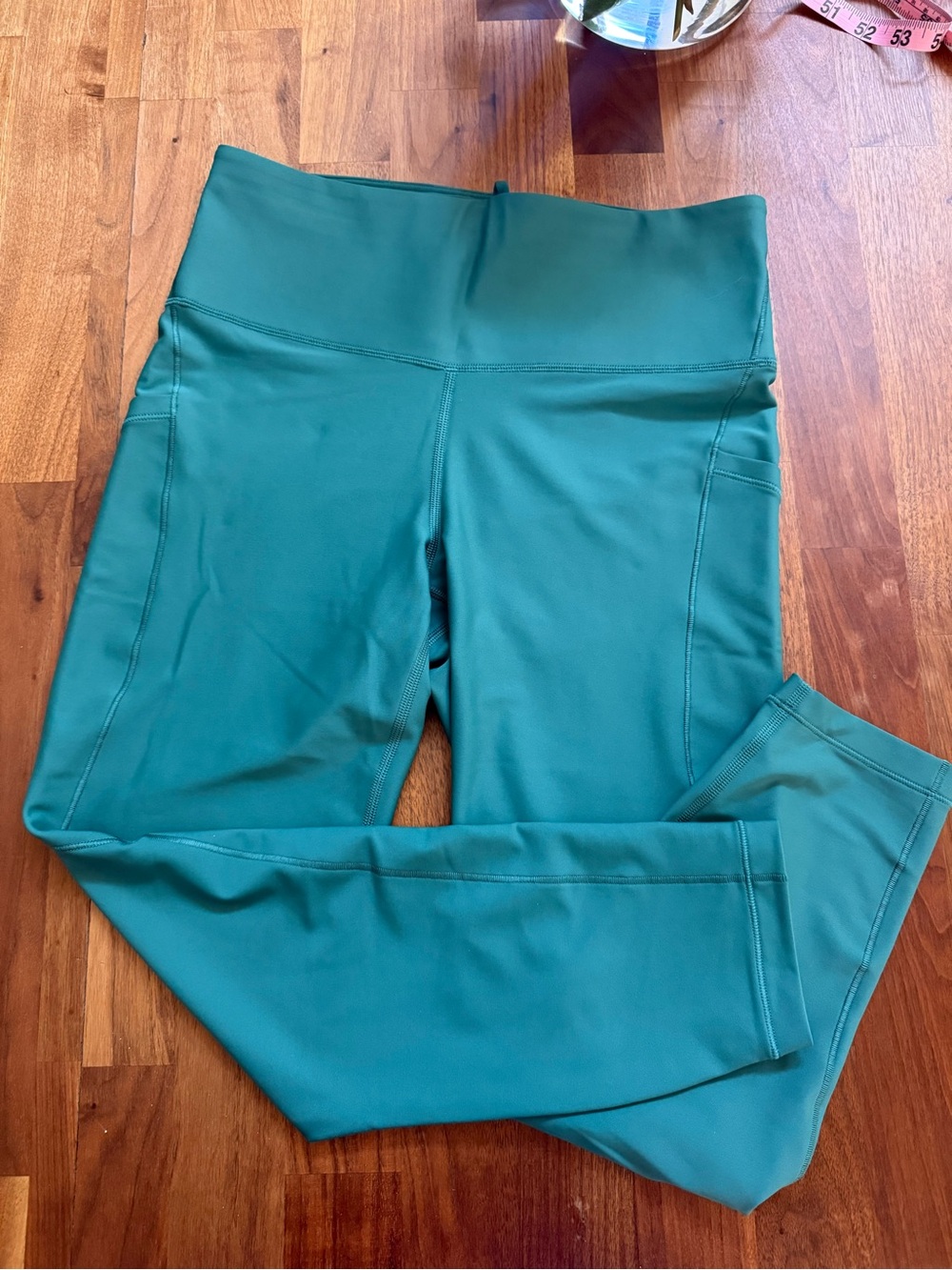 Athleta Green Interval Stash 7/8 Leggings